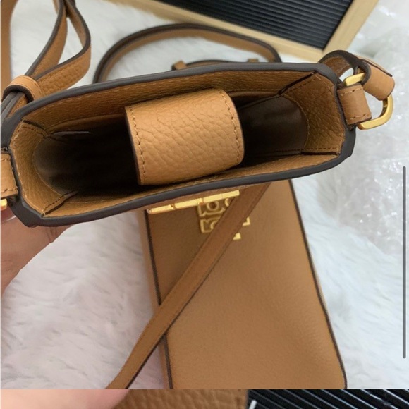 Tory Burch Britten Pebble Leather Phone Crossbody Bag - Picture 4 of 7